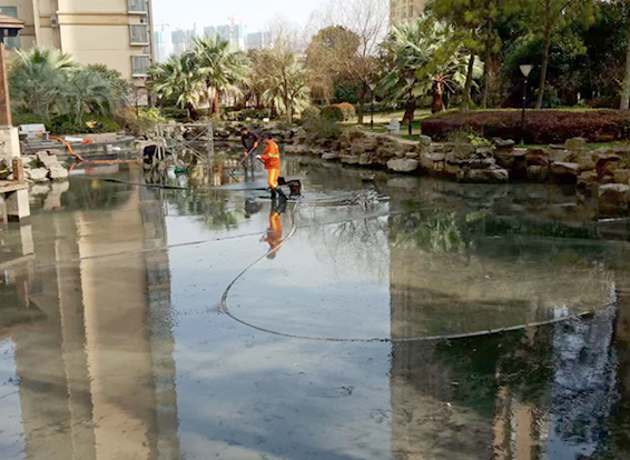 虹口景观池淤泥清理