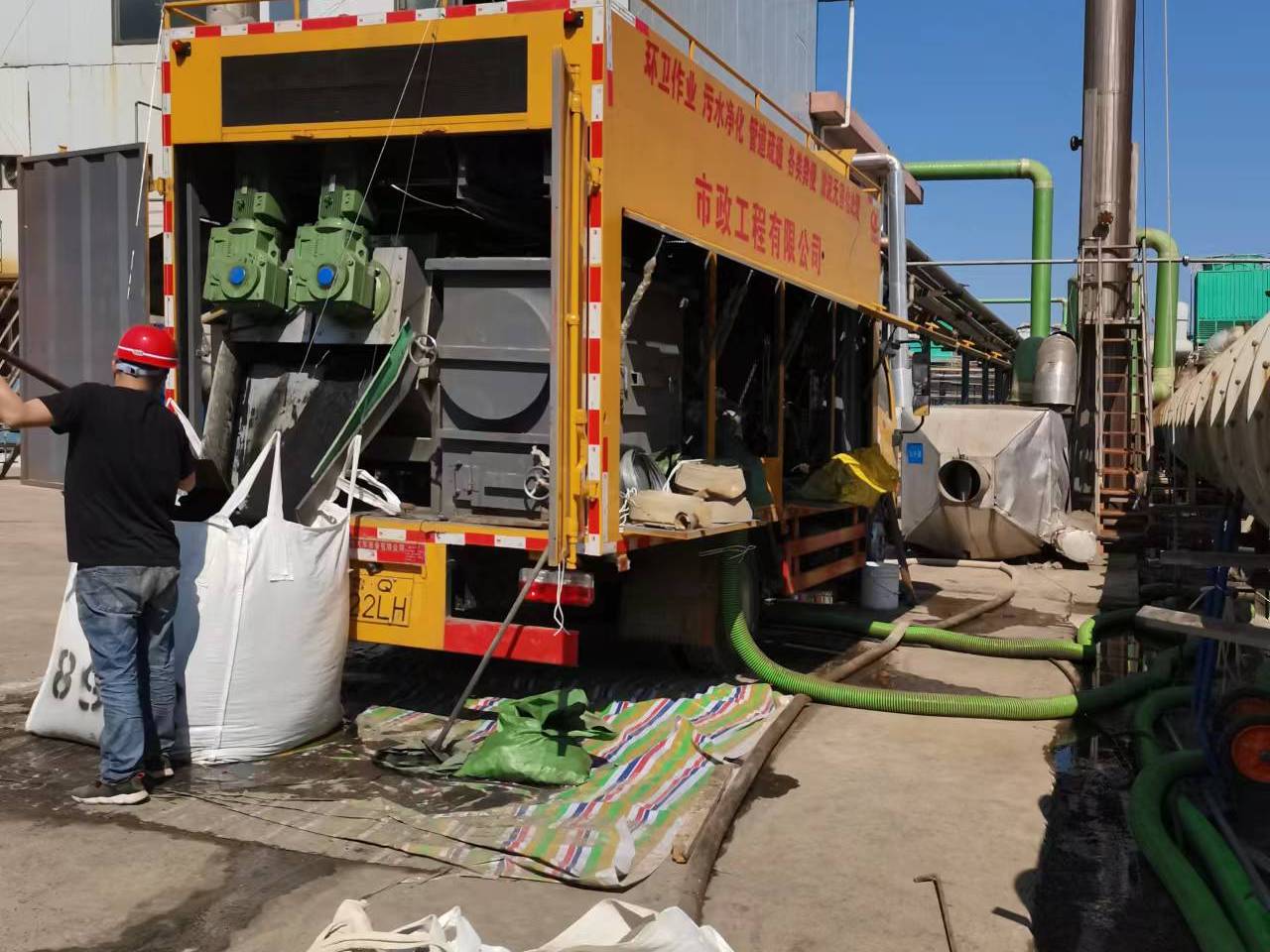 虹口淤泥压干处理